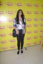 Sonam Kapoor on the sets of Radio Mirchi in Parel, Mumbai on 21st Dec 2011 (2).JPG